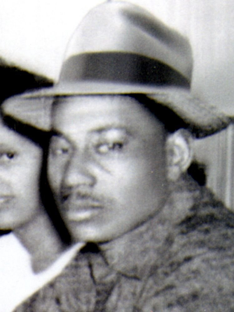 Albert Jones - Photo 2