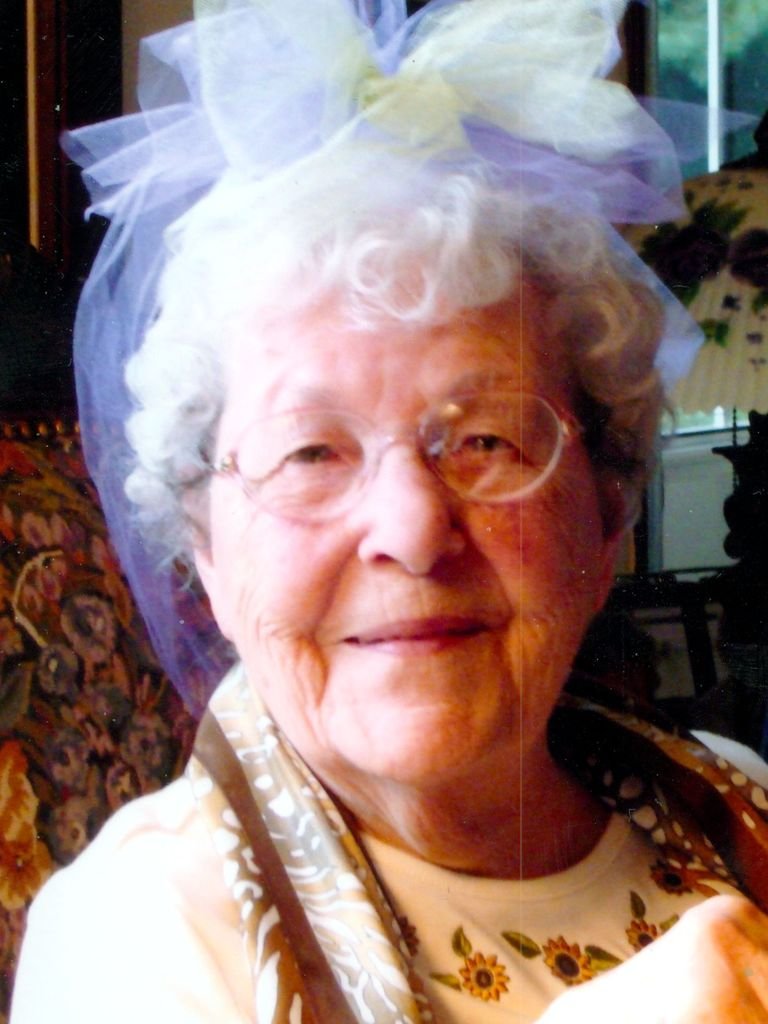 Eleanore E. Lampada - Photo 2