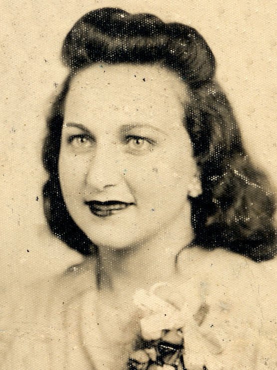 Ellen Eve DeLabio - Photo 2