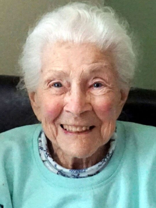 Lucille Evelyn Holmes - Photo 2