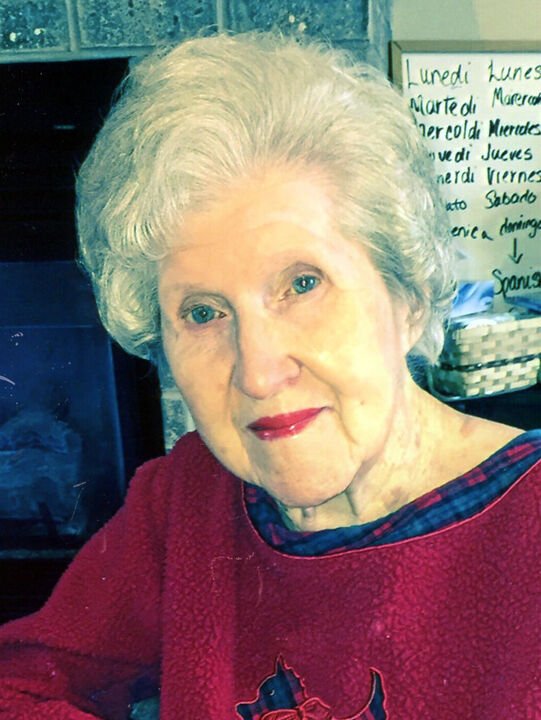 Harriet Kinsey - Photo 2