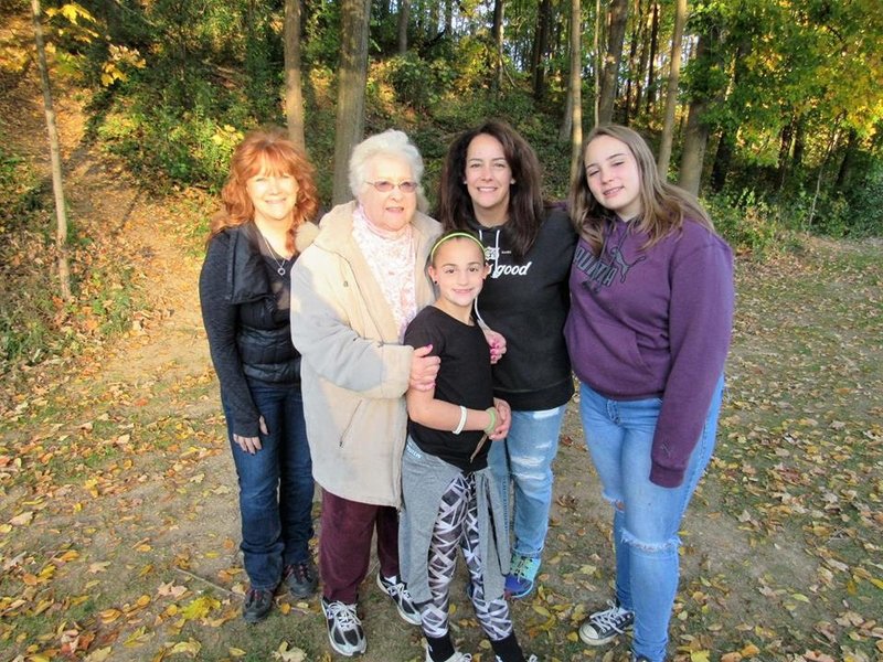 Linda E Elsen - Photo 15