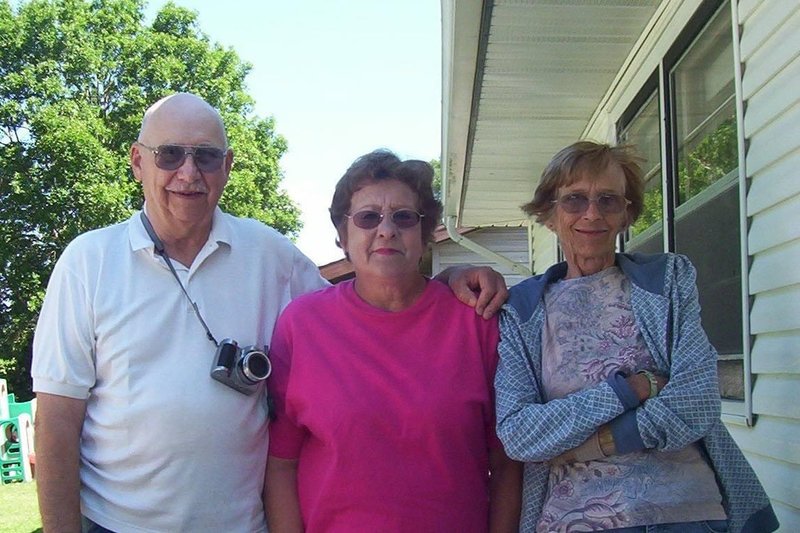 Linda E Elsen - Photo 16