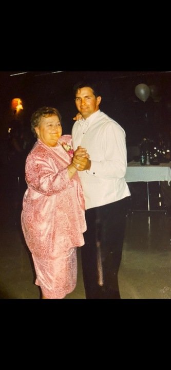 Elizabeth Rose Watkins - Photo 4