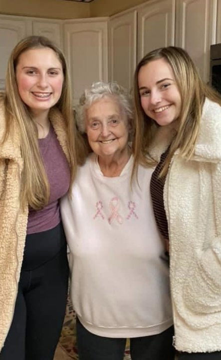 Elizabeth Rose Watkins - Photo 5