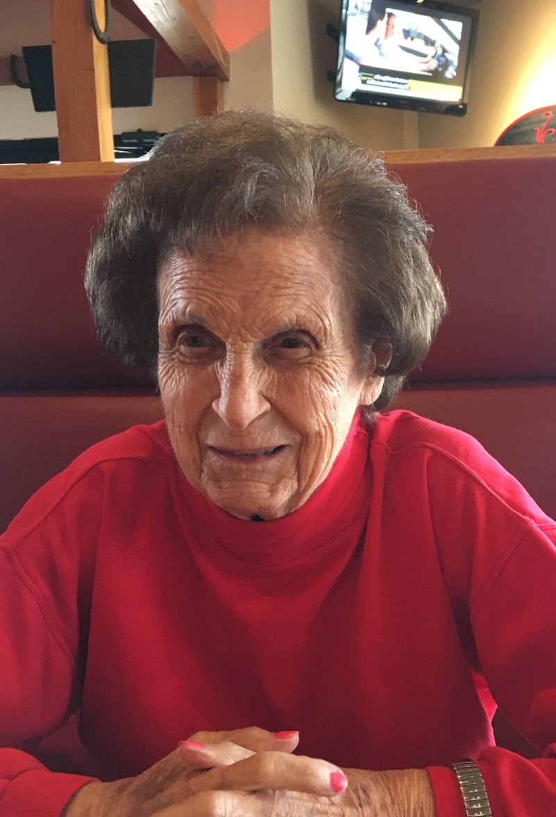 Loretta Matera - Photo 2