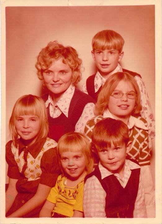 Christel E. Hart - Photo 4